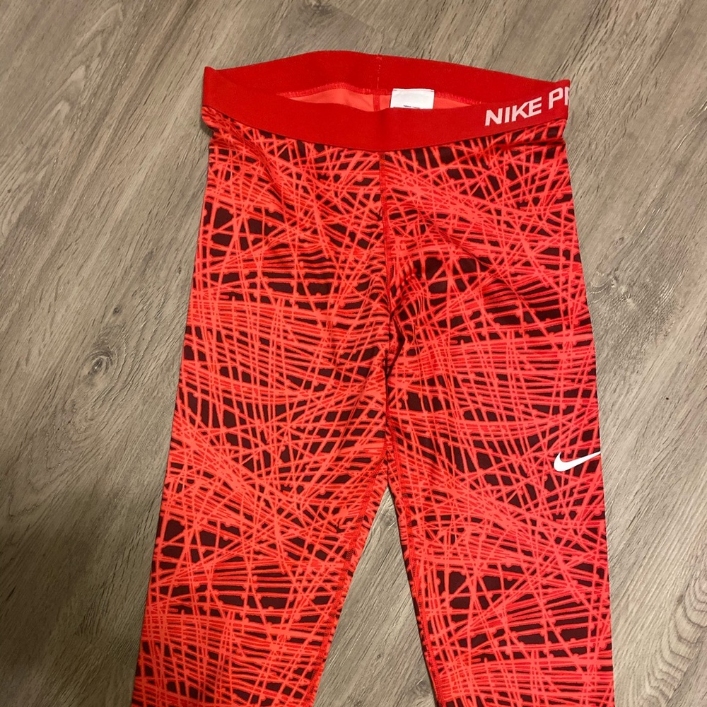 Women’s Nike Pro Capri workout leggings